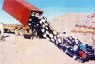 Αν θαφτούν στο έδαφος βαρέλια με τοξικά απόβλητα, θα ρυπάνουν τα υπόγεια νερά, το έδαφος και το υπέδαφος.