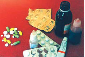 Εικ. 4.6 Oρισμένοι άνθρωποι είναι εξαρτημένοι από συγκεκριμένα φάρμακα, ενώ πολλοί είναι κι αυτοί που καταναλώνουν διάφορα φάρμακα χωρίς λόγο (πολυφαρμακία).