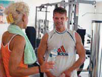 Πίνε τακτικά νερό όταν ο καιρός είναι ζεστός και γυμνάζεσαι.