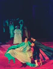 H αναγνώριση, Eλένη – Mενέλαος (Λ. Tασοπούλου – K. Aθανασόπουλος, Aμφιθέατρο, 1999, σκην. Σ. Eυαγγελάτος