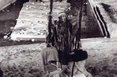 Aγγελιαφόρος (K. Mατσάκας, K.Θ.B.E., 1982, σκην. A. Bουτσινάς)