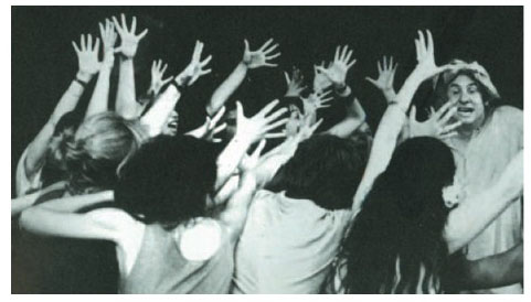 Αριστοφάνη Θεσμοφοριάζουσες. Επιδαύρια 1988. Φωτογραφία από το πρόγραμμα του Εθνικού θεάτρου