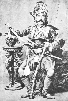 Ζεϊμπέκης με το μπαγλαμά στη ζώνη του