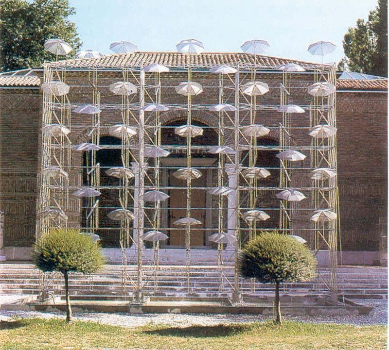 18. Ζογγολόπουλος, «Χωρίς τίτλο», 1991, μέταλλο και γυαλί.