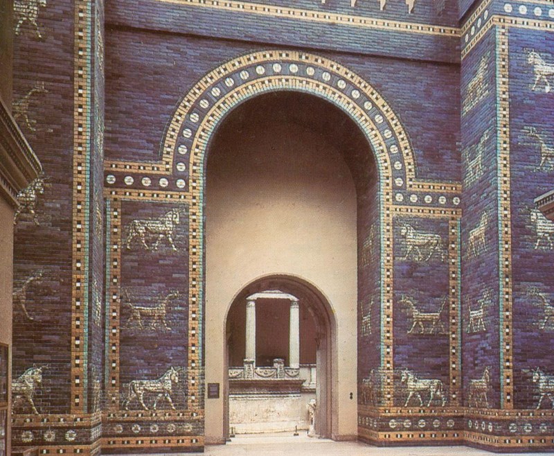 3. Η πύλη της Ιστάρ από το παλάτι της Βαβυλώνας, 7ος-6ος αι. π.Χ.