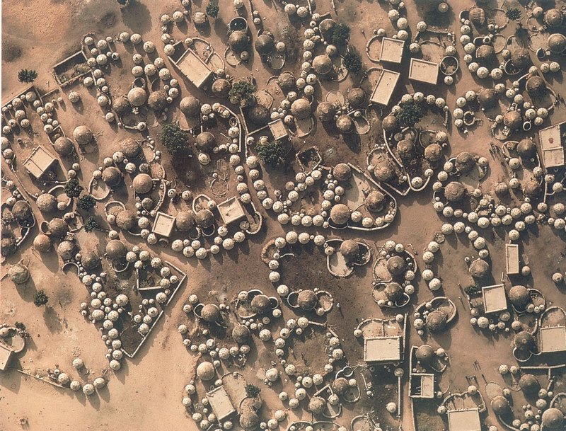 6. Το ίδιο διαπιστώνουμε σε εικόνες που φωτογραφίζουν τον κόσμο από ψηλά.