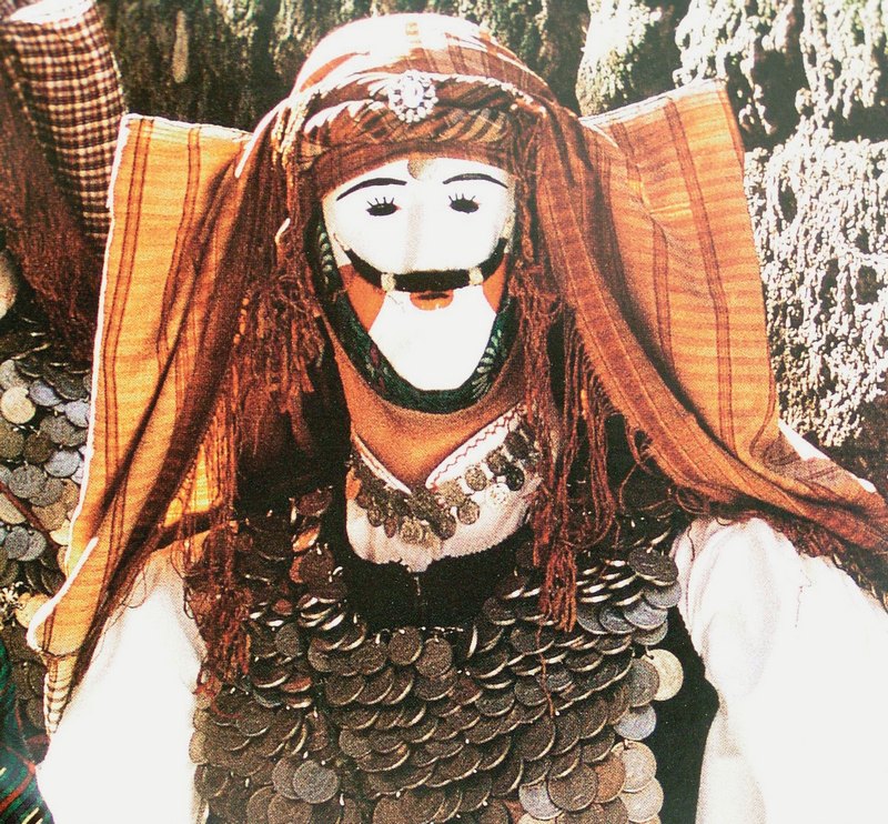 12. «Γενίτσαρος», μεταμφίεση σε παραδοσιακή γιορτή της Νάουσας.