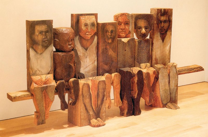 27. Μαριζόλ, «Παιδιά καθισμένα σε έναν πάγκο», 1994, ξύλο και χρώμα.