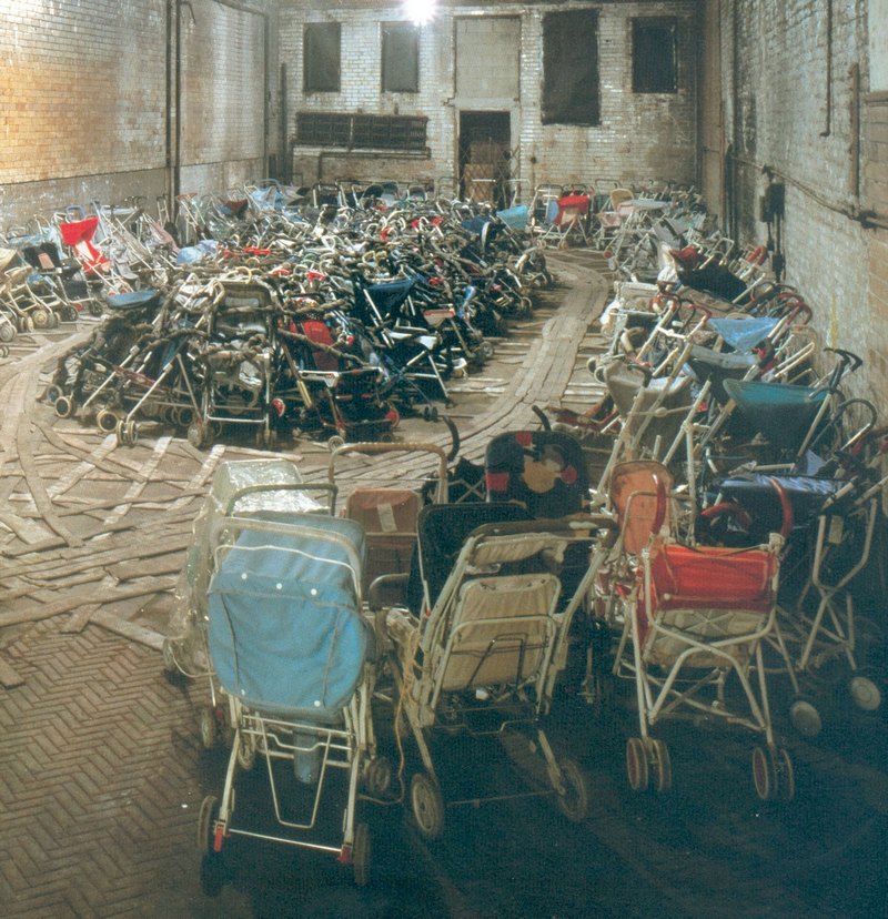 32. Νάρι Γουόρντ, «Εκπληκτική χάρη», 1993, εγκατάσταση.