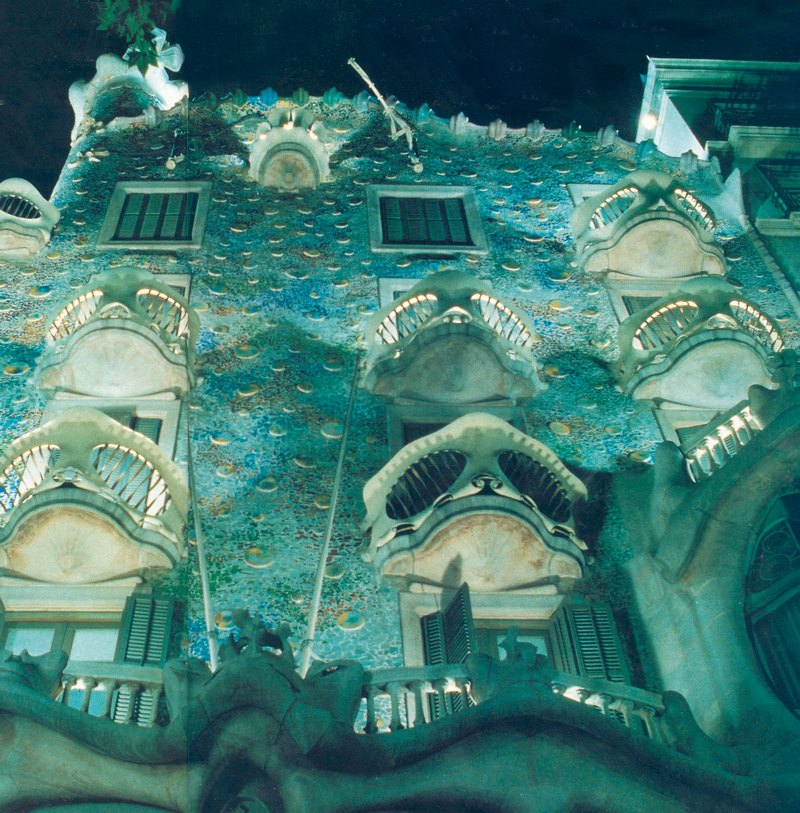 5. Γκάουντι, «Οικία Μιλά», Βαρκελώνη, 1905-07.