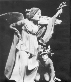 H Ίριδα (Tζ. Γαϊτανοπούλου). Aπό τον τόμο Θέατρο Tέχνης 1942-1972, Aθήνα 1972. [Φωτογρ.: M. Newcombe.]