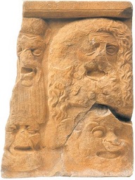 Αναθηματικό ανάγλυφο με κωμικά προσωπεία, β΄ μισό 4ου αι. π.Χ. (Αθήνα, Εθνικό Αρχαιολογικό Μουσείο.)