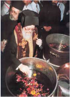 Παρασκευή αγίου Μύρου από τον Πατριάρχη Κωνσταντινουπόλεως.