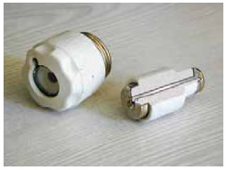 Η τηκόμενη ασφάλεια είναι ένας αντιστάτης που συνδέεται σε σειρά με τη συσκευή που θέλουμε να προστατεύσουμε. Όταν η ένταση του ρεύματος ξεπεράσει μια ορισμένη τιμή, ο αντιστάτης λειώνει και το ηλεκτρικό ρεύμα διακόπτεται.